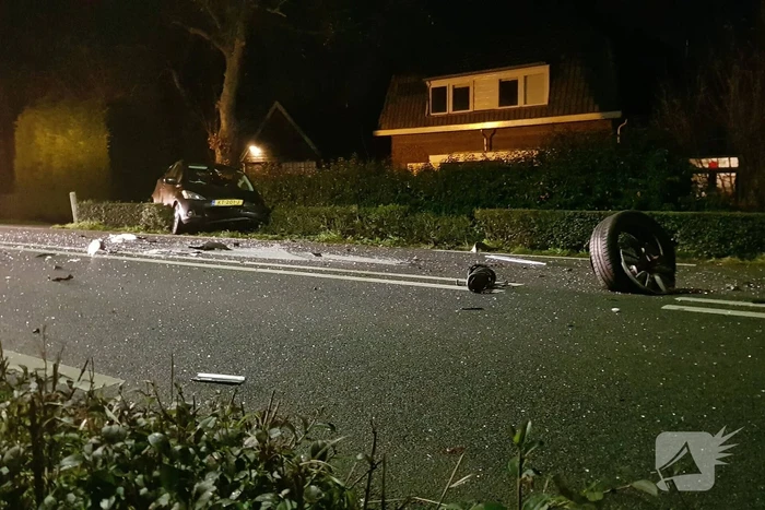 Ravage na frontale botsing met twee auto's