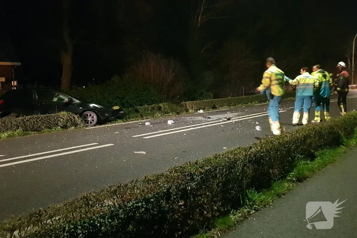 Ravage na frontale botsing met twee auto's