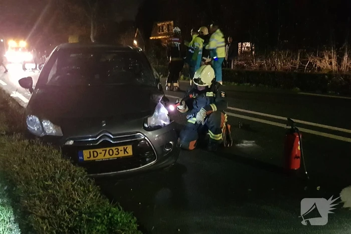 Ravage na frontale botsing met twee auto's