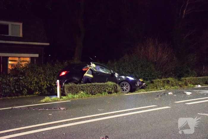 Ravage na frontale botsing met twee auto's