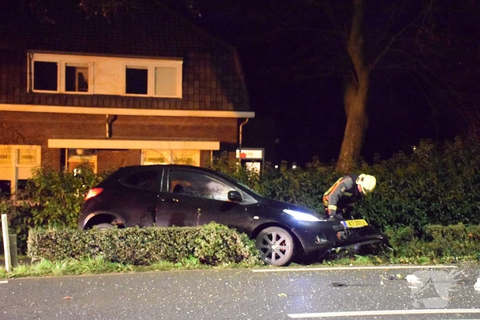 Ravage na frontale botsing met twee auto's
