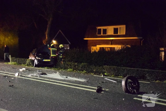 Ravage na frontale botsing met twee auto's