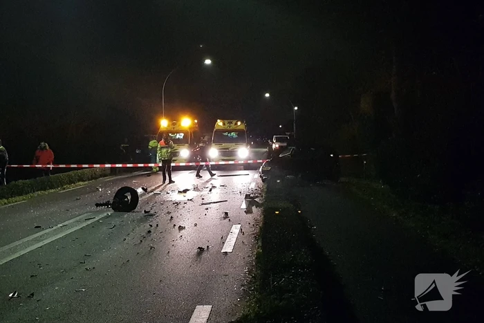 Ravage na frontale botsing met twee auto's