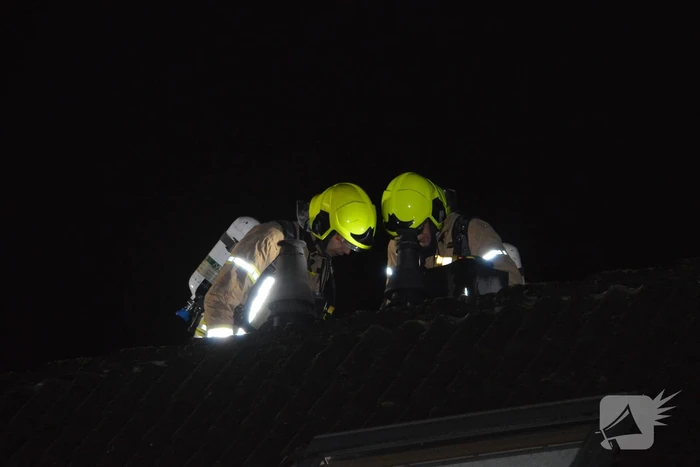 Brandweer onderzoekt vermoedelijke schoorsteenbrand
