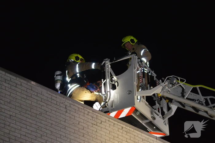 Brandweer onderzoekt vermoedelijke schoorsteenbrand