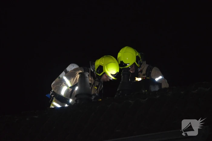 Brandweer onderzoekt vermoedelijke schoorsteenbrand