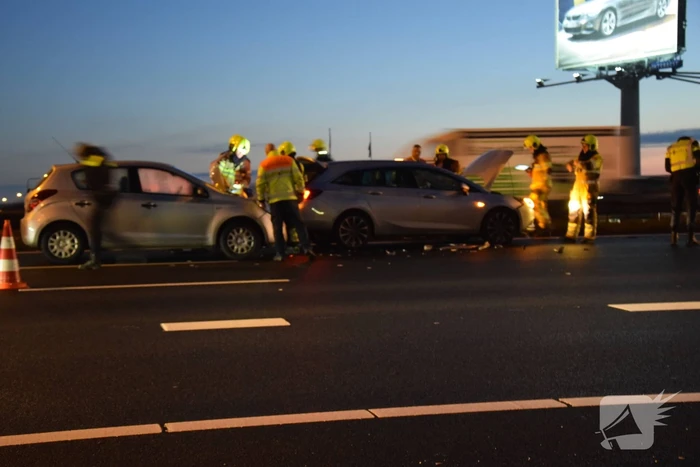 Kop-staart ongeval op snelweg