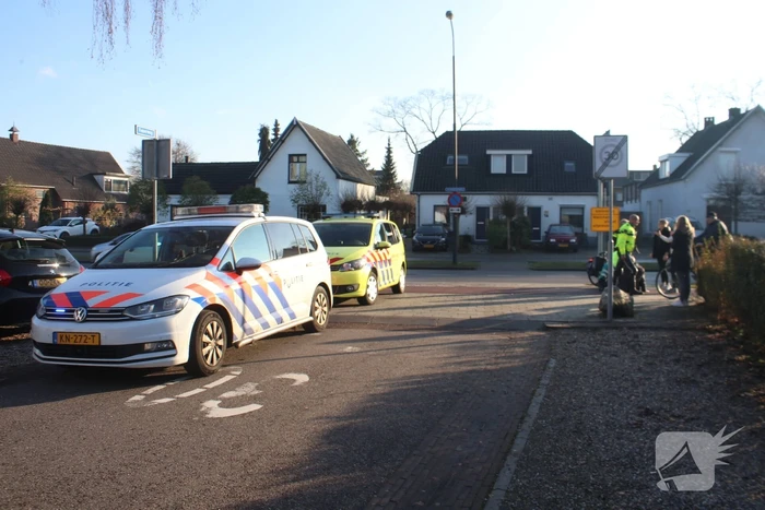 Overstekende fietser aangereden door auto