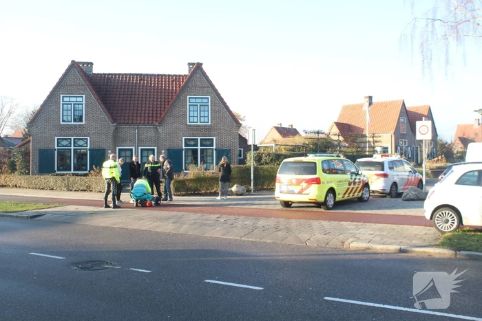 Overstekende fietser aangereden door auto