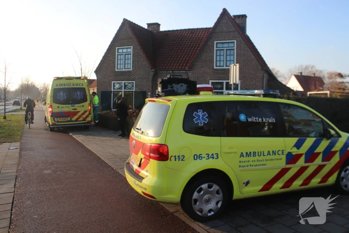 Overstekende fietser aangereden door auto