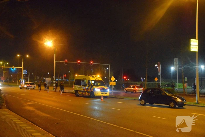 Fietser geschept door personenauto