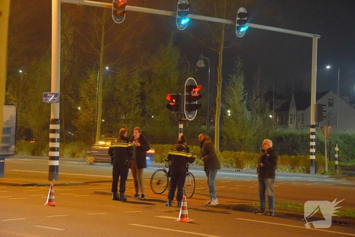 Fietser geschept door personenauto