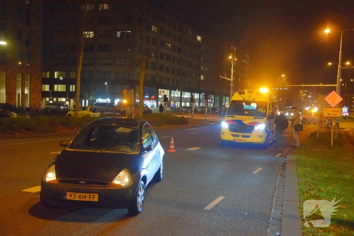 Fietser geschept door personenauto