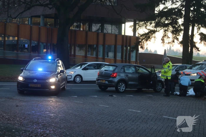 Fietser geschept door auto