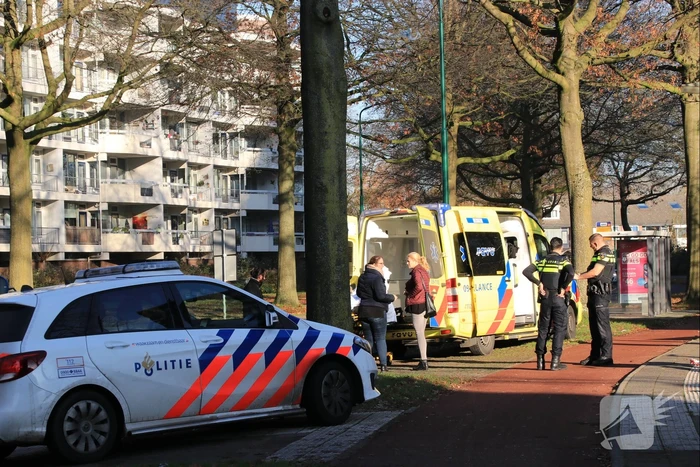Fietsster lelijk ten val op oversteekplaats
