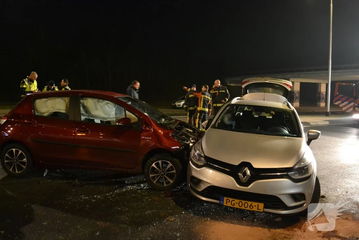 Forse schade na aanrijding tussen twee voertuigen