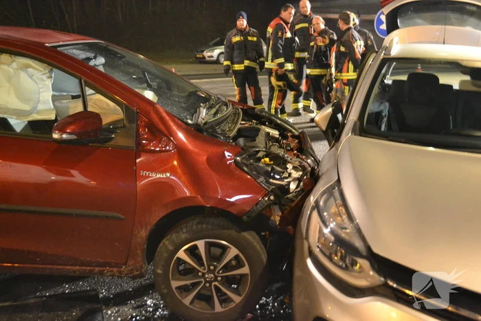 Forse schade na aanrijding tussen twee voertuigen