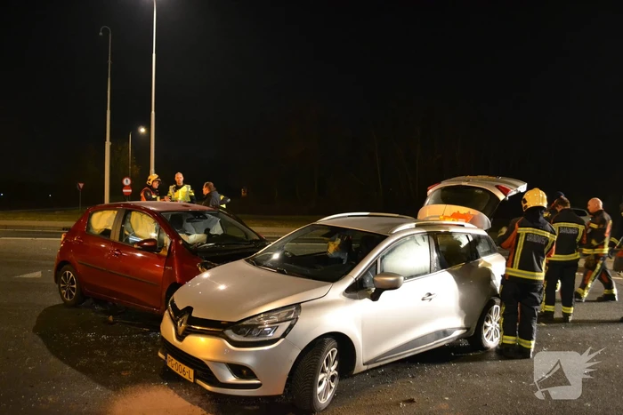Forse schade na aanrijding tussen twee voertuigen