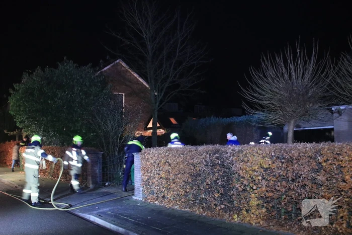 Kleine brand in dak van schuur