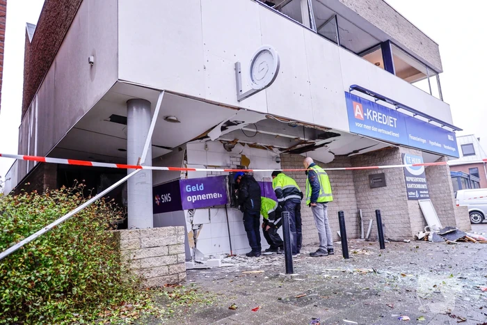 Plofkraak op pinautomaat van SNS Bank