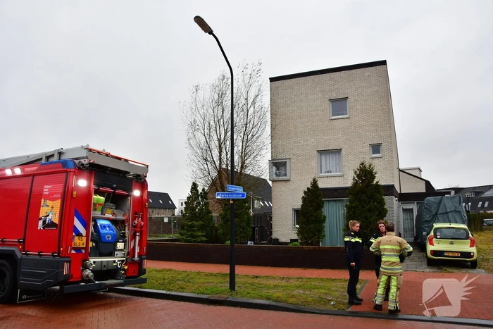 Gloeidnieuwe pelletkachel vliegt in brand