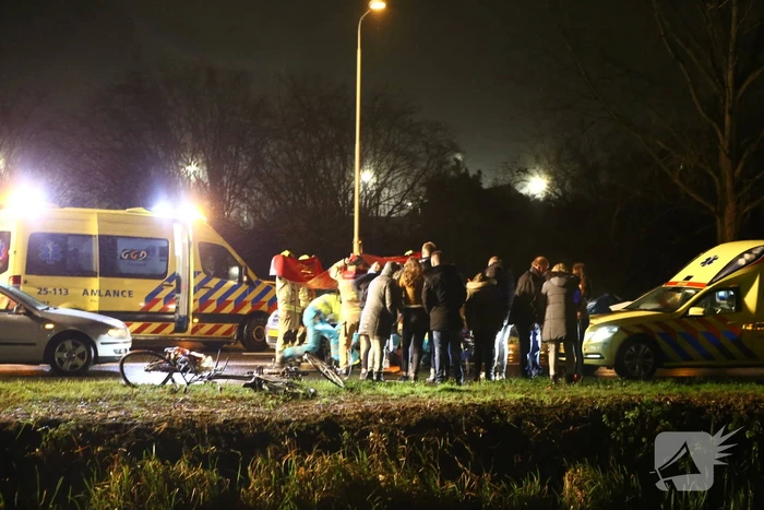 Twee fietsers geschept op kruising, één slachtoffer zwaargewond