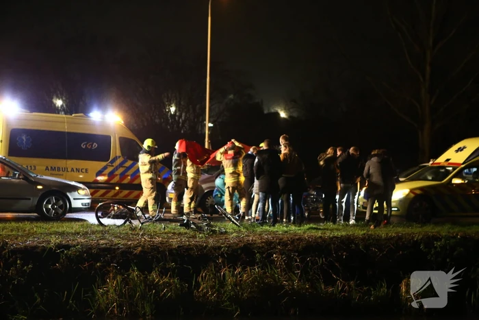 Twee fietsers geschept op kruising, één slachtoffer zwaargewond