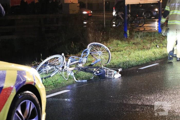 Twee fietsers geschept op kruising, één slachtoffer zwaargewond