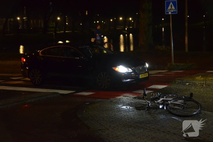 Fietser aangereden op rotonde