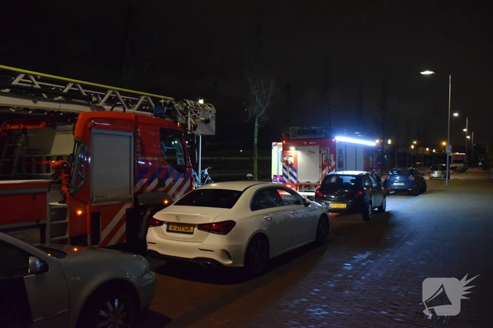 Vrouw valt tussen wal en schip
