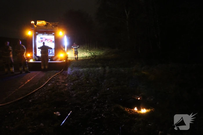 Brandende tv achtergelaten in bossen