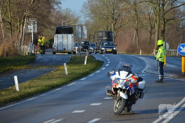 Overstekende fietsster aangereden door auto