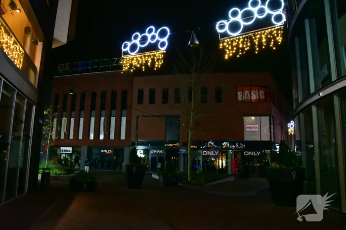 Restaurants en theater in donker na stroomstoring