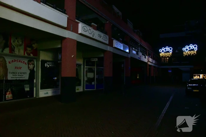 Restaurants en theater in donker na stroomstoring