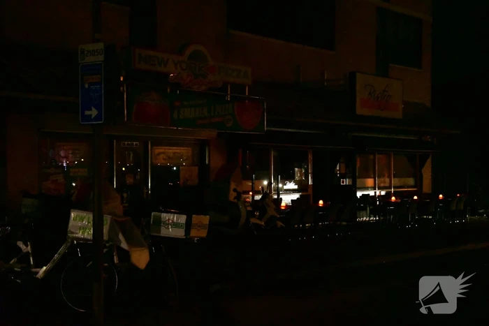 Restaurants en theater in donker na stroomstoring