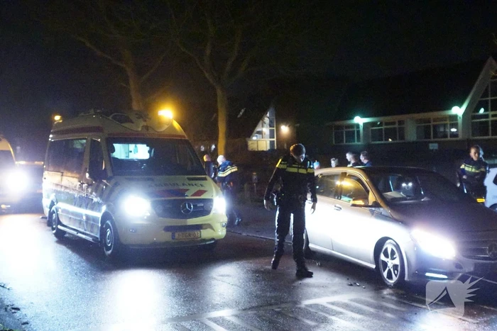 Bestuurder zwaargewond na eenzijdige aanrijding tegen boom