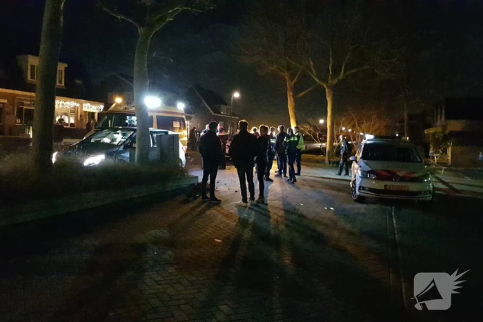 Bestuurder zwaargewond na eenzijdige aanrijding tegen boom