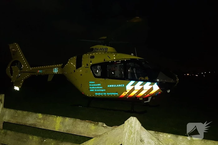 Bestuurder zwaargewond na eenzijdige aanrijding tegen boom