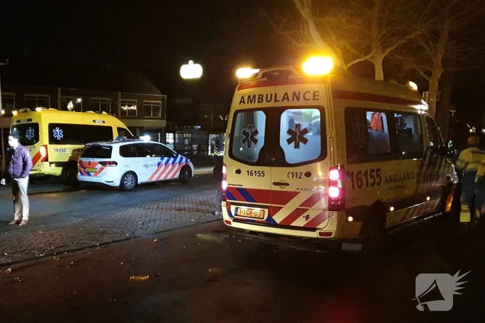 Bestuurder zwaargewond na eenzijdige aanrijding tegen boom