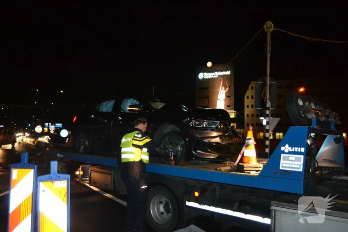 Inzittende(n) vluchten na ongeval op kruising