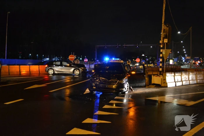 Inzittende(n) vluchten na ongeval op kruising