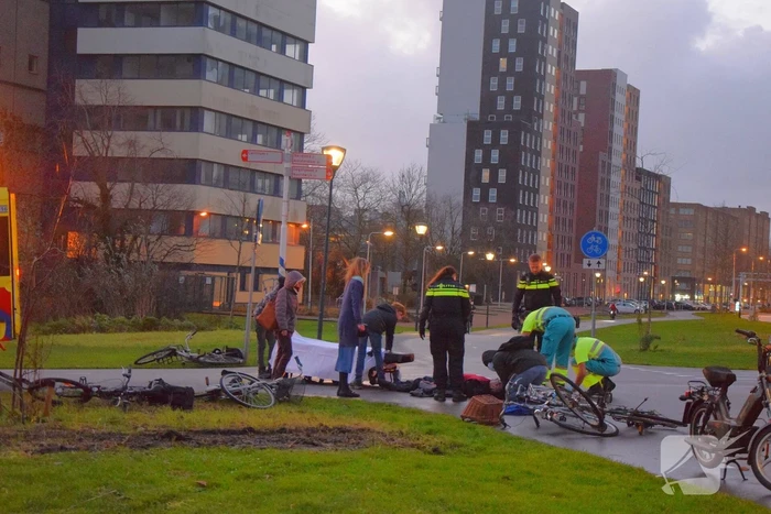 Snorfietser gewond na botsing met fietser
