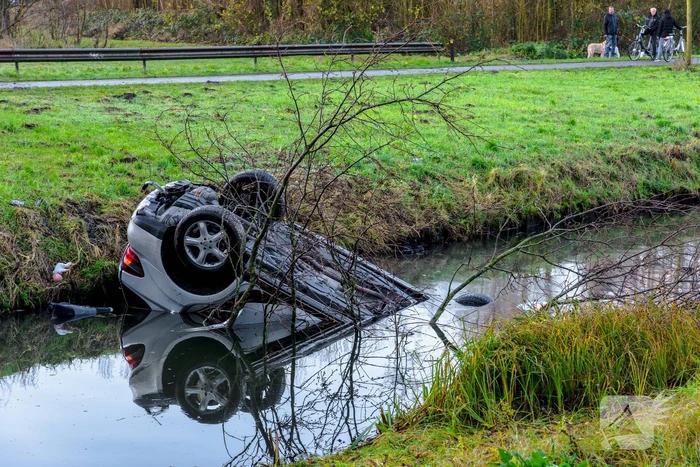 Auto te water geraakt