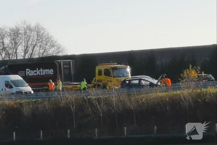 Rijstrook afgesloten na ongeval op snelweg