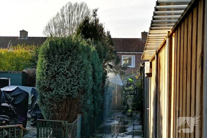 Coniferenhaag vliegt in de brand