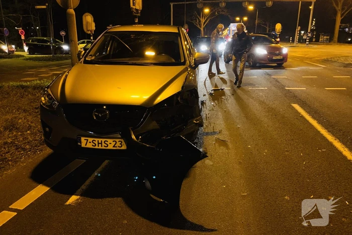 Twee personenautos flink beschadigd na ongeval
