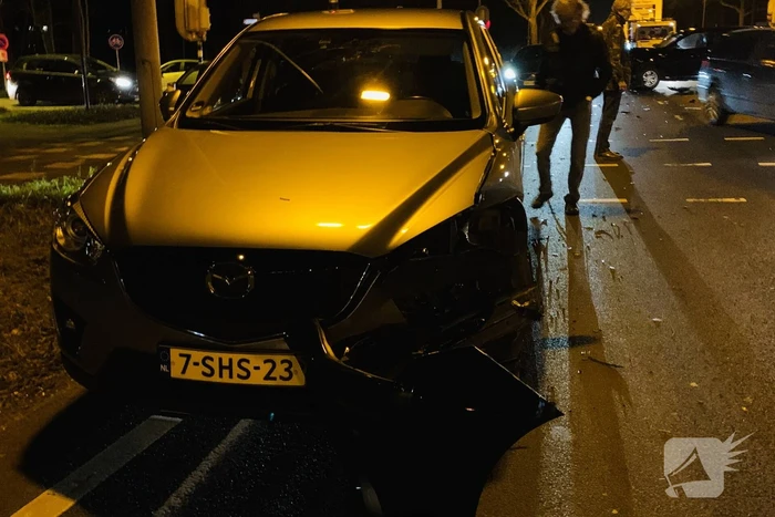 Twee personenautos flink beschadigd na ongeval