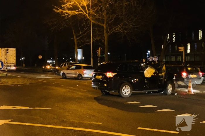 Twee personenautos flink beschadigd na ongeval