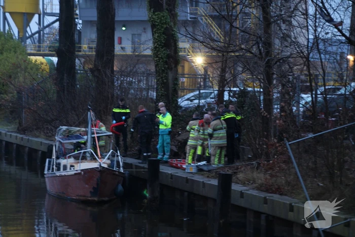 Vrouw onwel geraakt op boot, man wordt agressief
