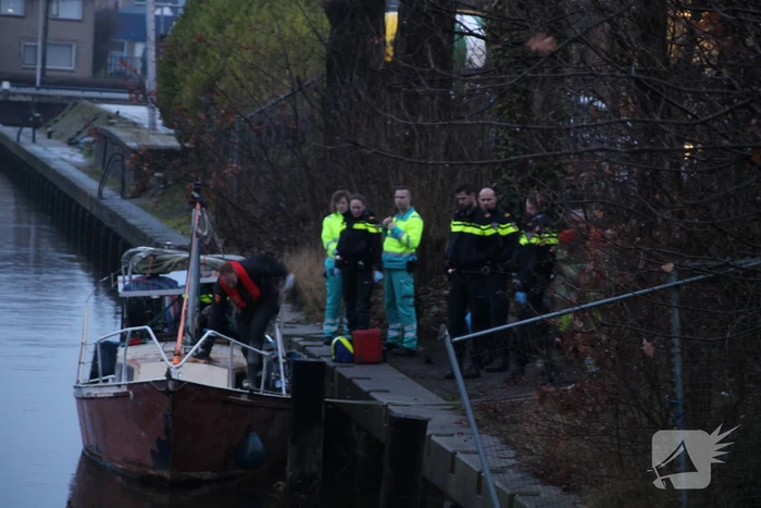 Vrouw onwel geraakt op boot, man wordt agressief